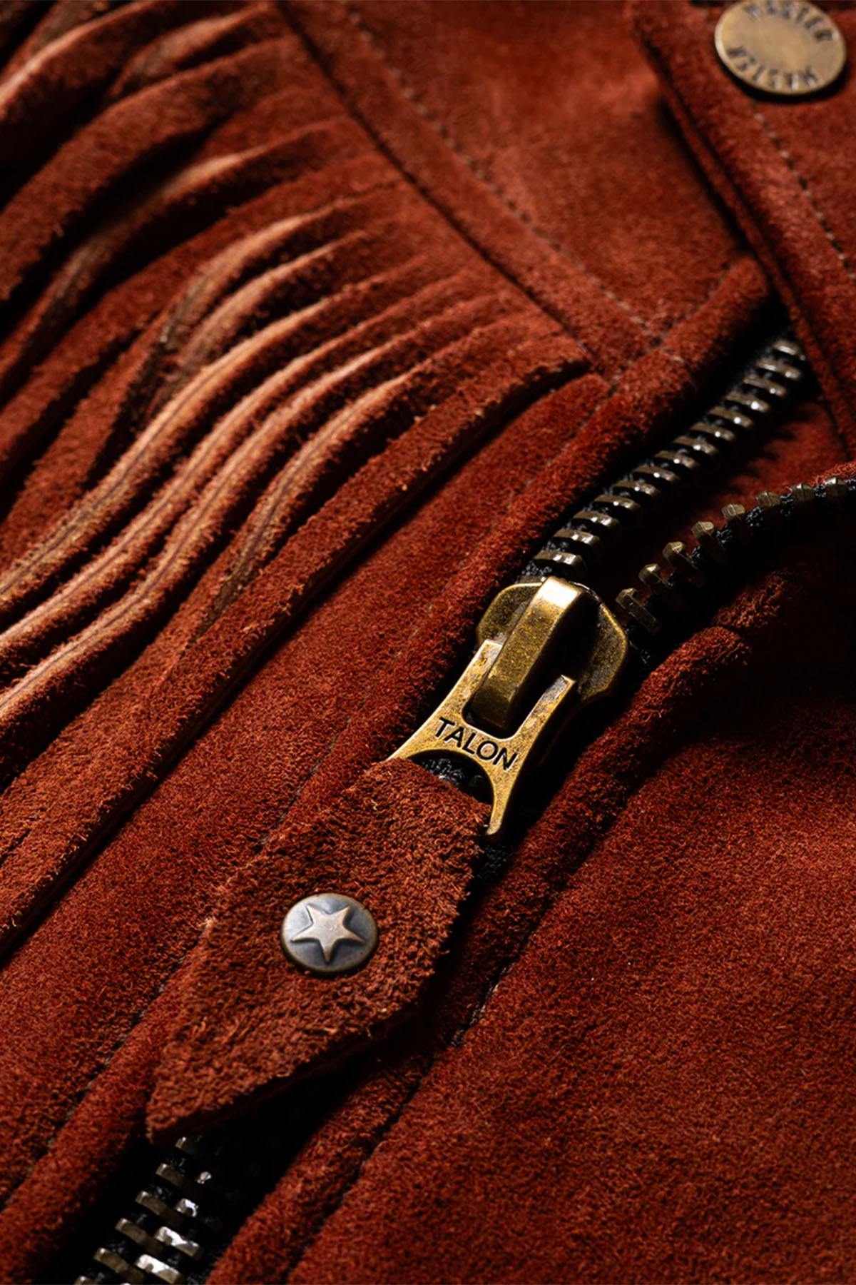 Copper roughout cowhide, fringes and brass for a Western-inspired edge. Rugged yet refined. - Image n°7