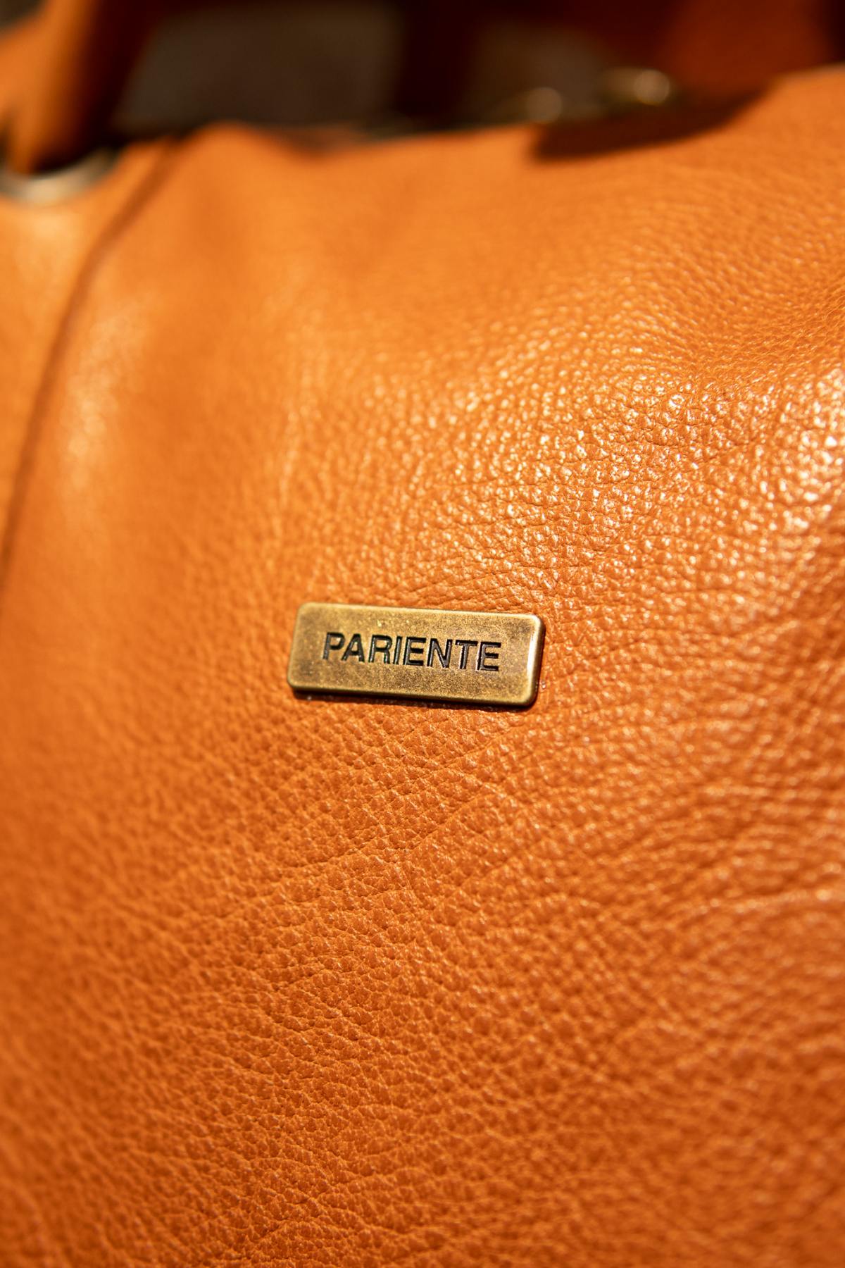 High-end leather travel bag in cognac color. - Image n°2
