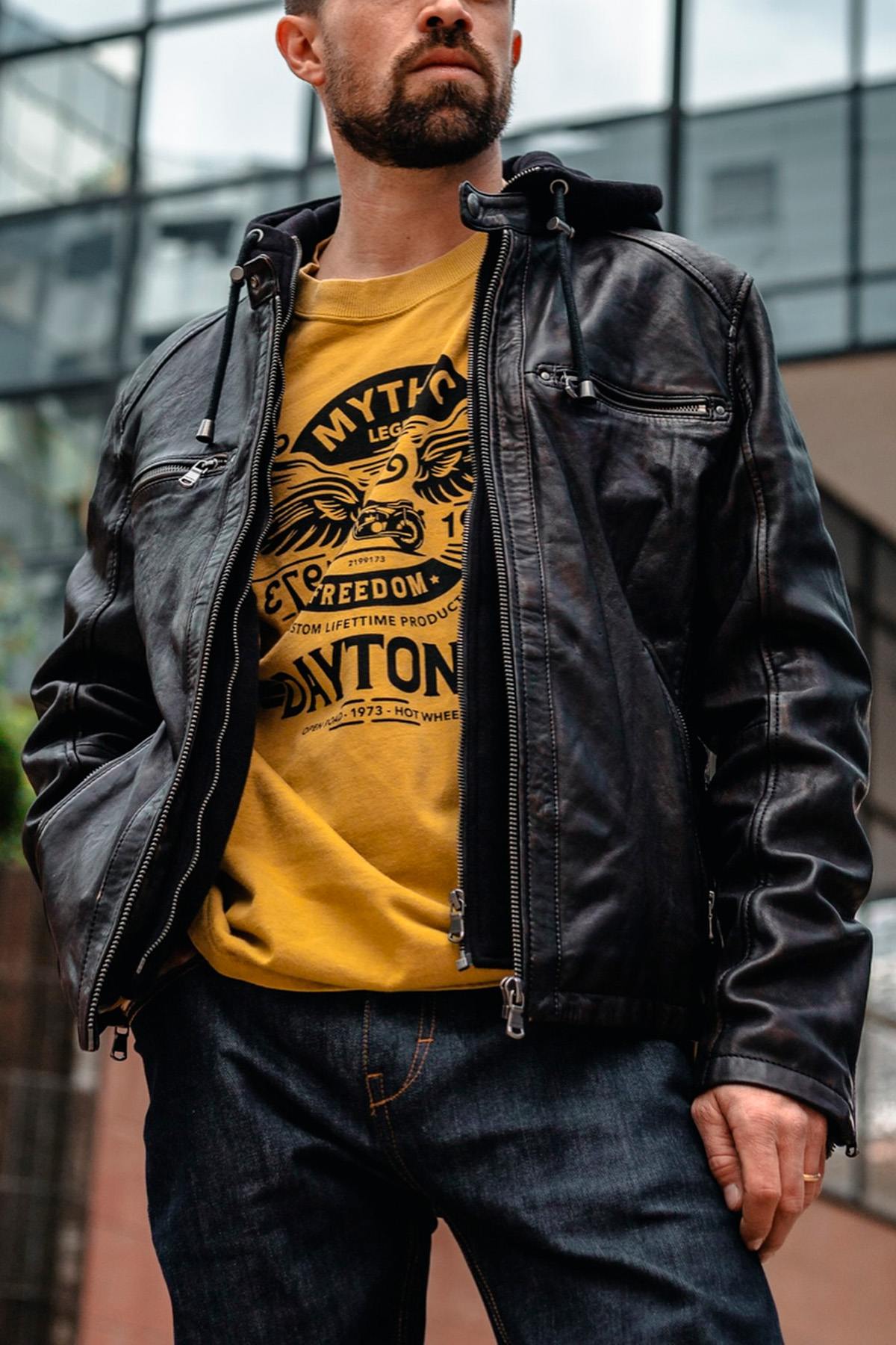 Black and cognac lambskin jacket with removable hood and biker edge. - Image n°1