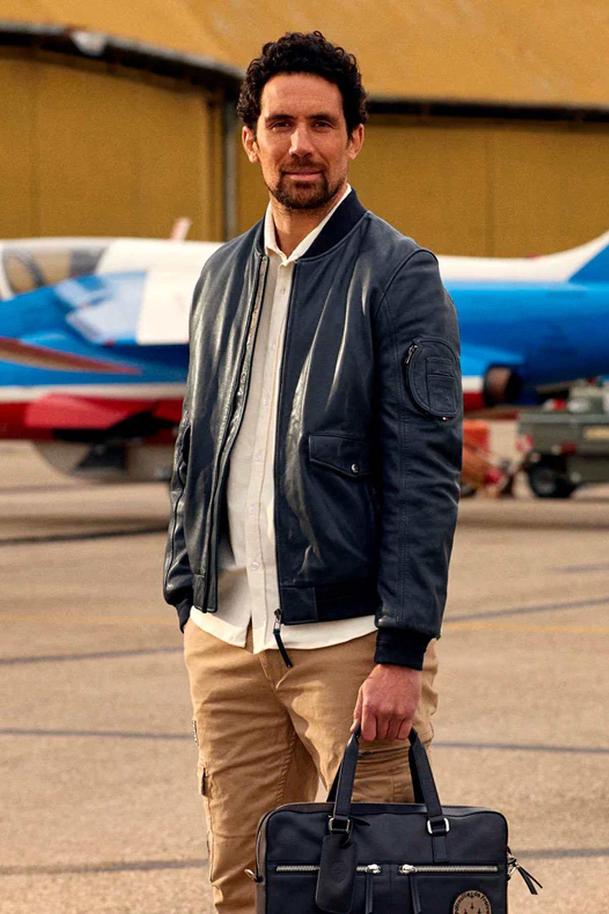 Aviation-inspired lambskin jacket in ocean blue with pilot pockets. - Image n°2