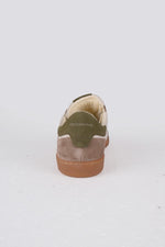 Low-top sneakers with laces in ecru, green and orange - Image n°7
