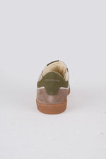 Low-top sneakers with laces in ecru, green and orange - Image n°7