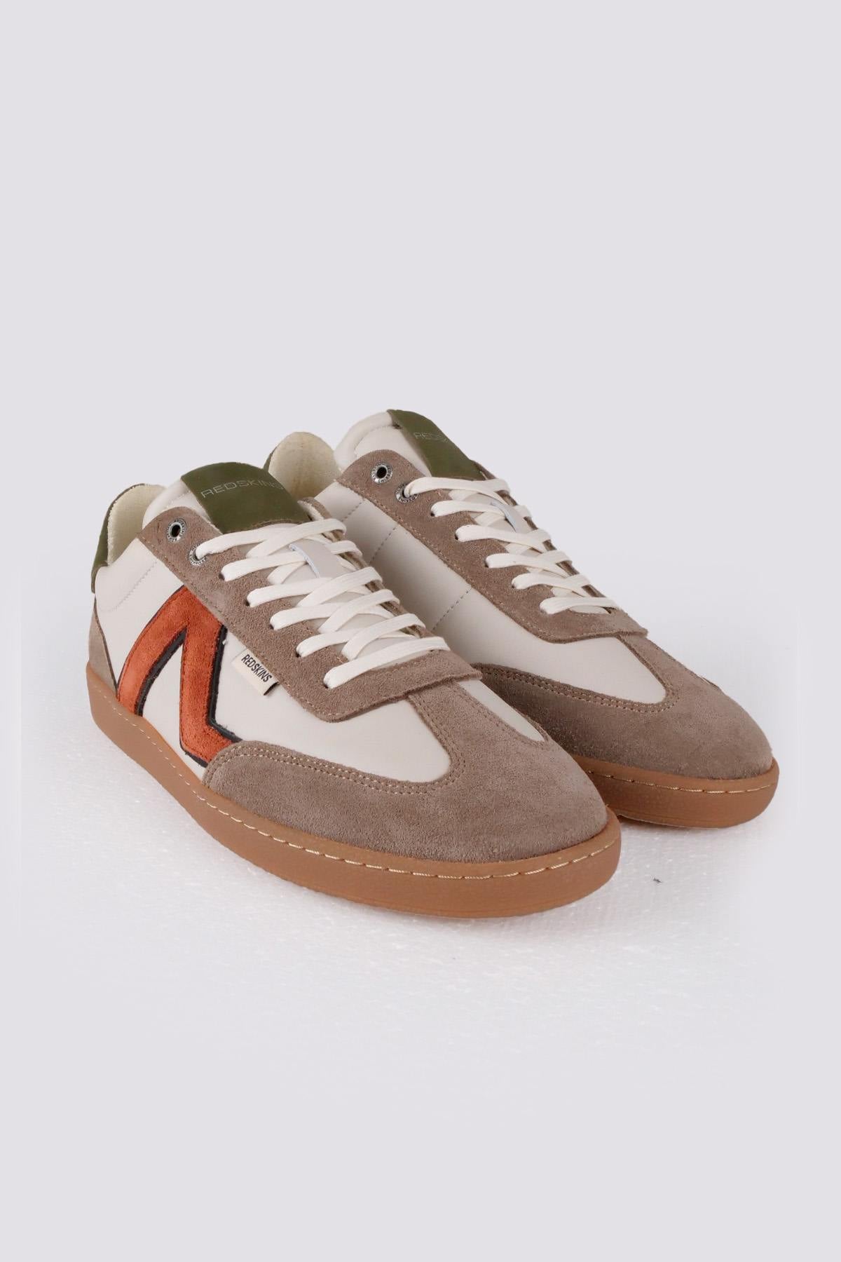 Low-top sneakers with laces in ecru, green and orange - Image n°3