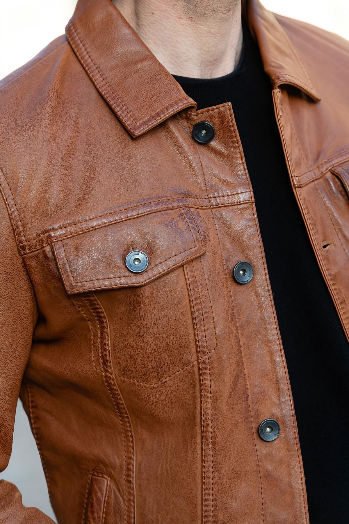 Cognac-colored leather trucker jacket - Image n°2