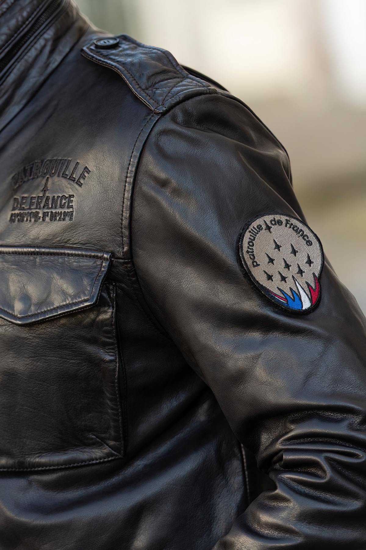 Brown multi-pocket leather jacket of the Patrouille de France - Image n°2