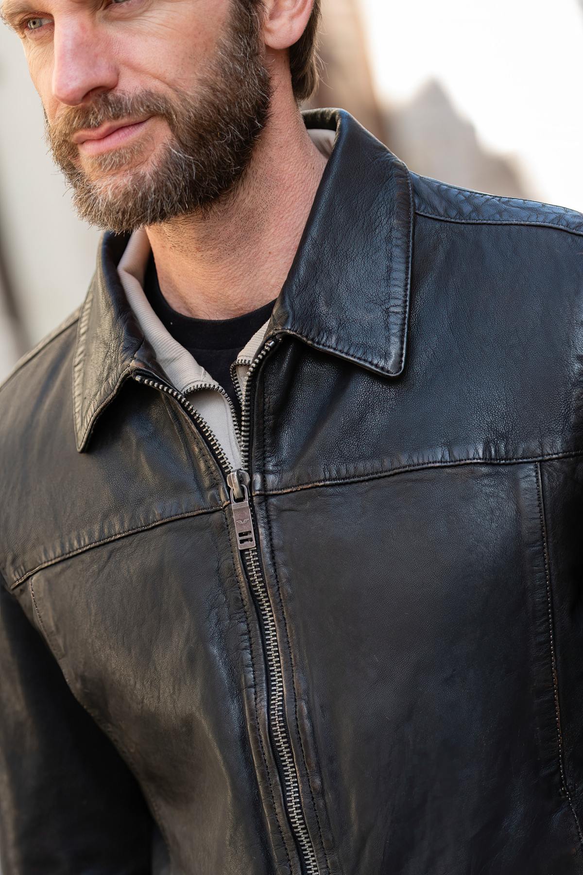 Black lambskin jacket with an aged finish, soft and lightweight. - Image n°3