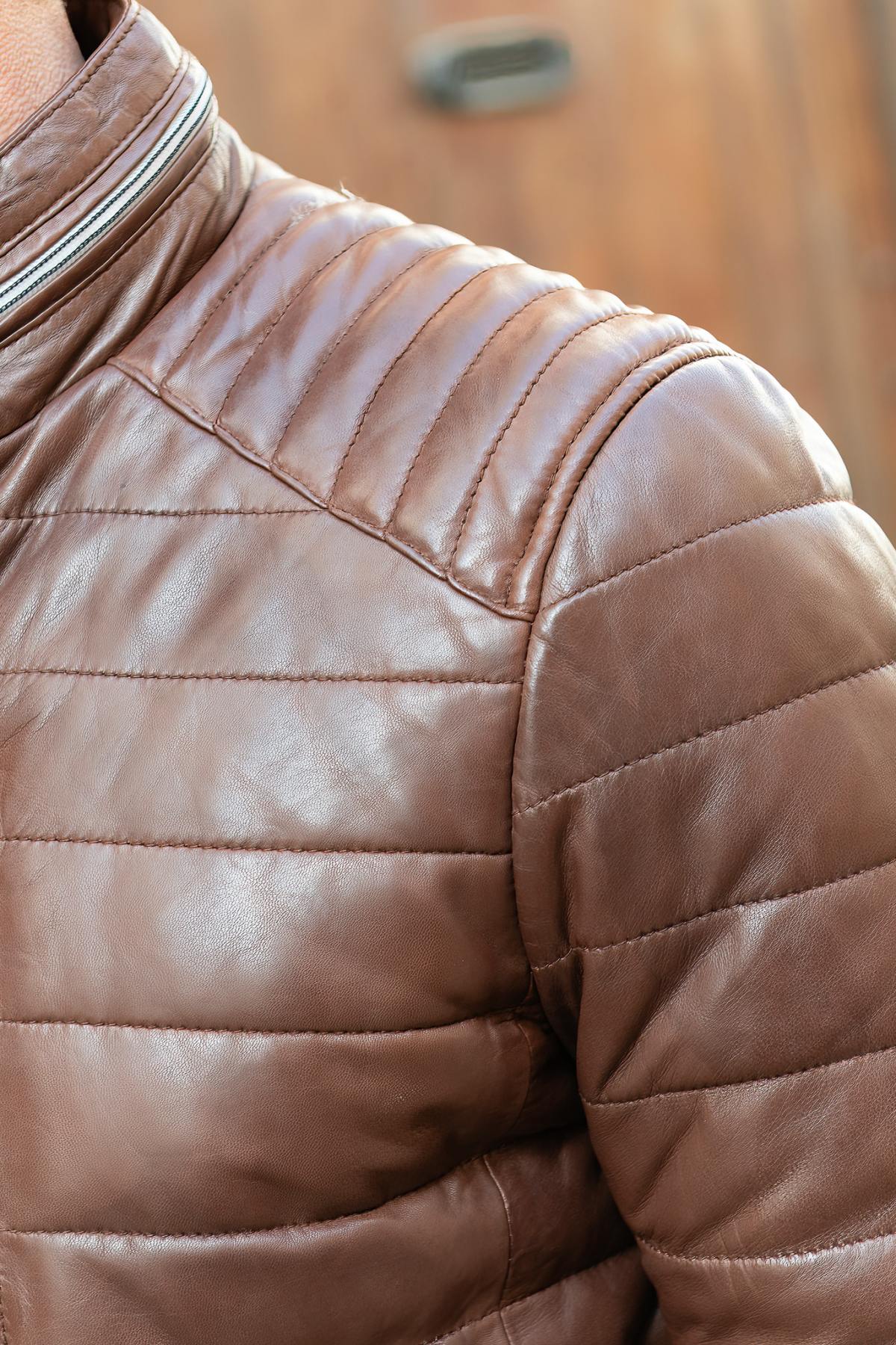 Puffer jacket without a hood, in bison-colored leather - Image n°7