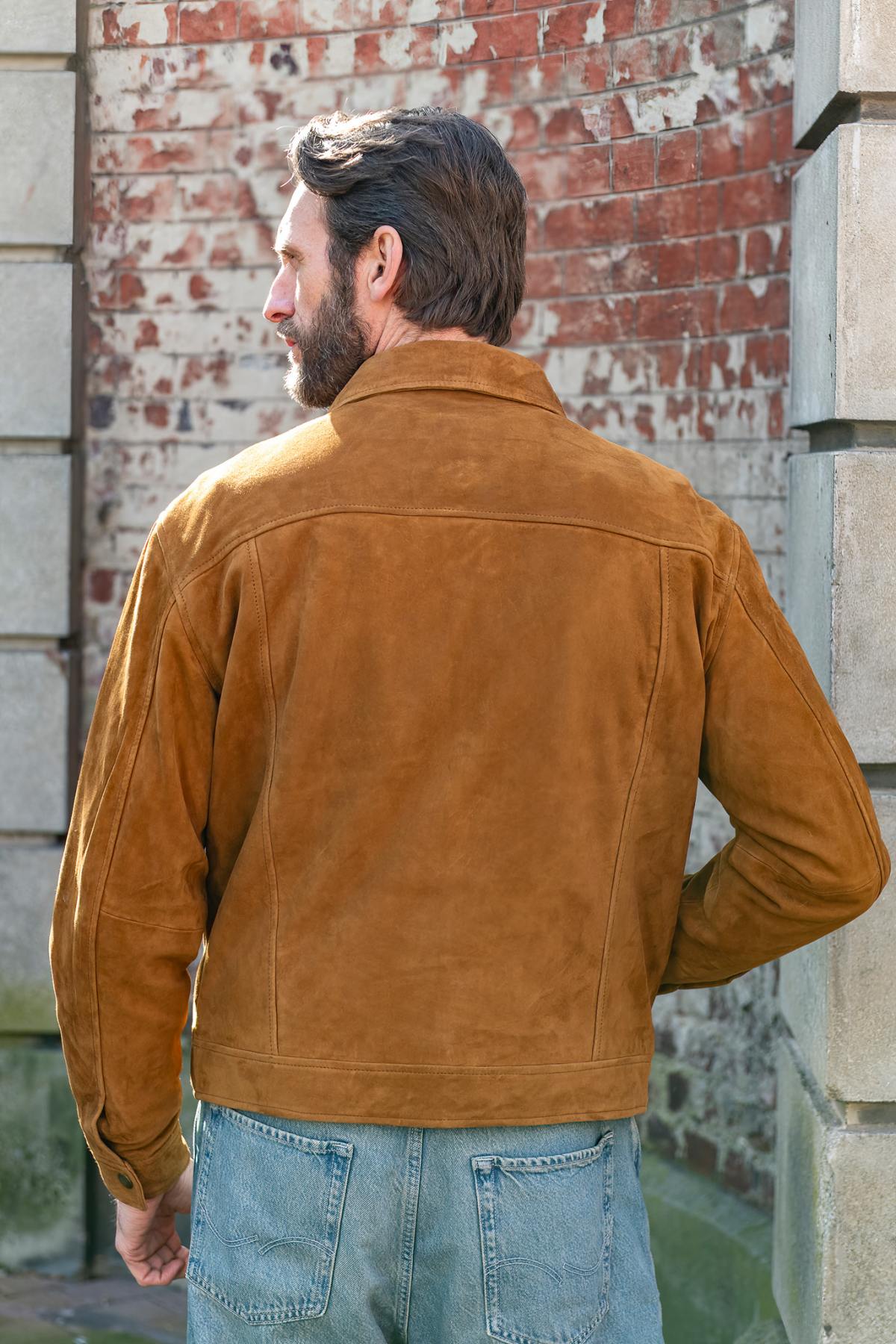 Goat suede in rich Cognac, regular fit, perfect for milder days ahead. - Image n°4