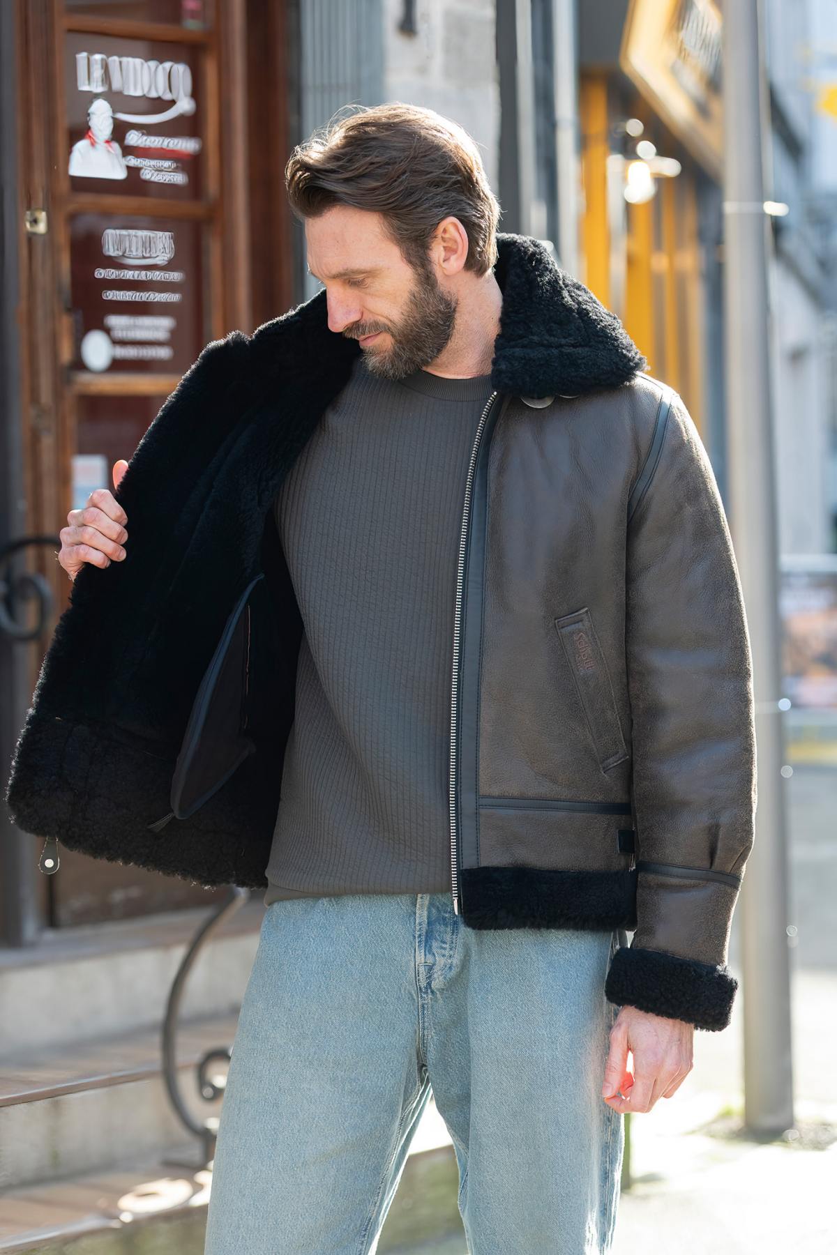 Schott's LC1259: black-and-brown shearling, vintage warmth for winter. - Image n°7