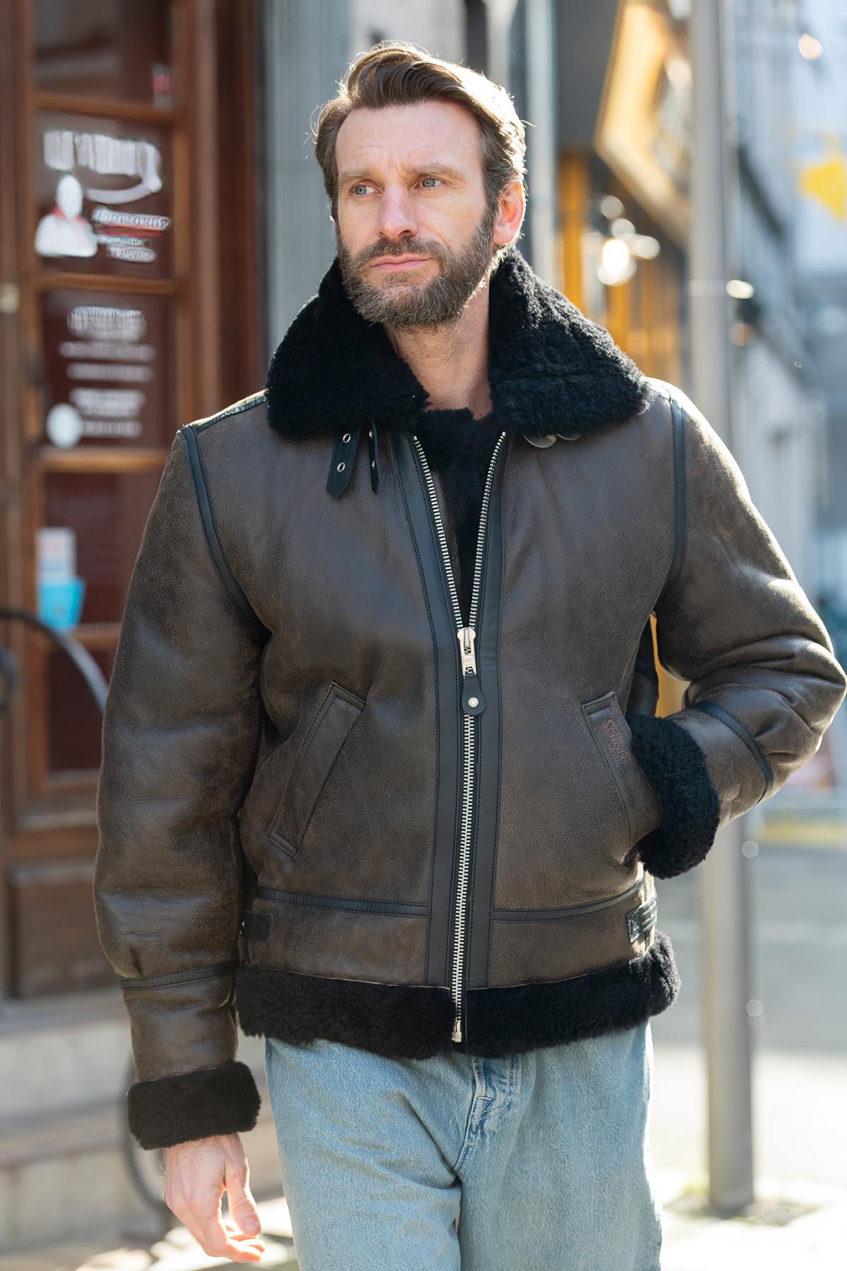 Schott's LC1259: black-and-brown shearling, vintage warmth for winter. - Image n°2