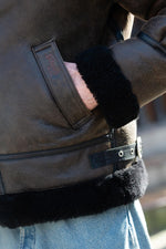 Schott's LC1259: black-and-brown shearling, vintage warmth for winter. - Image n°4