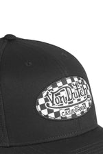 Black cap with logo badge and checkered pattern visor - Image n°3