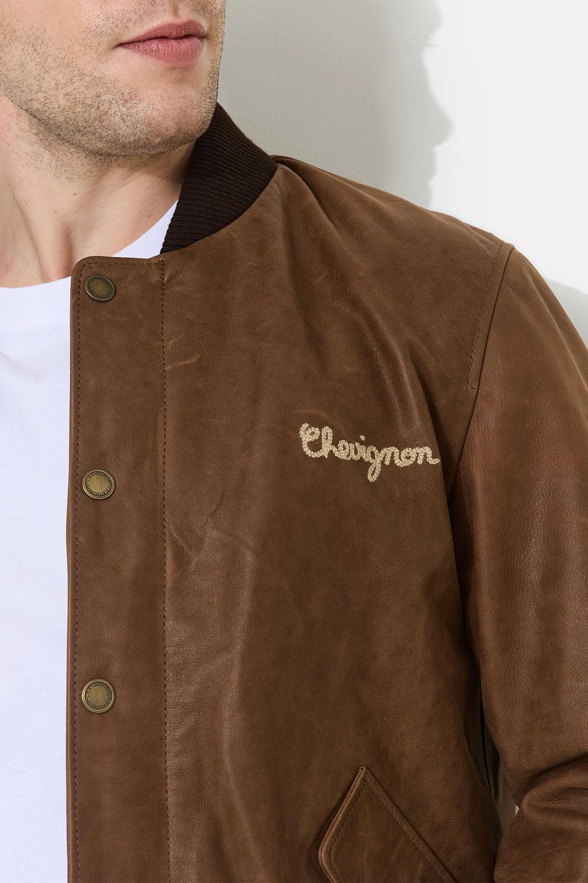 Elegant caramel-colored leather teddy jacket with embroidery - Image n°4