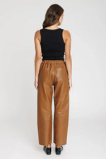 Cognac-colored leather trousers with elasticated waistband - Image n°2