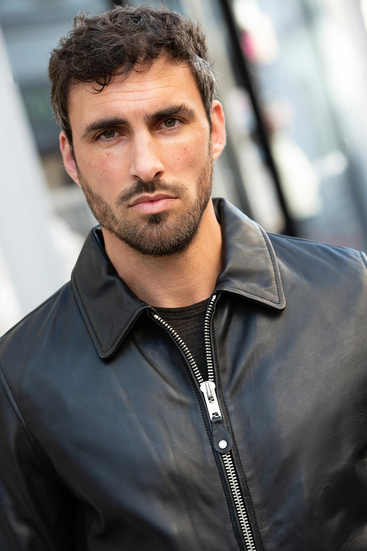 Black simple shirt-collar leather jacket - Image n°5