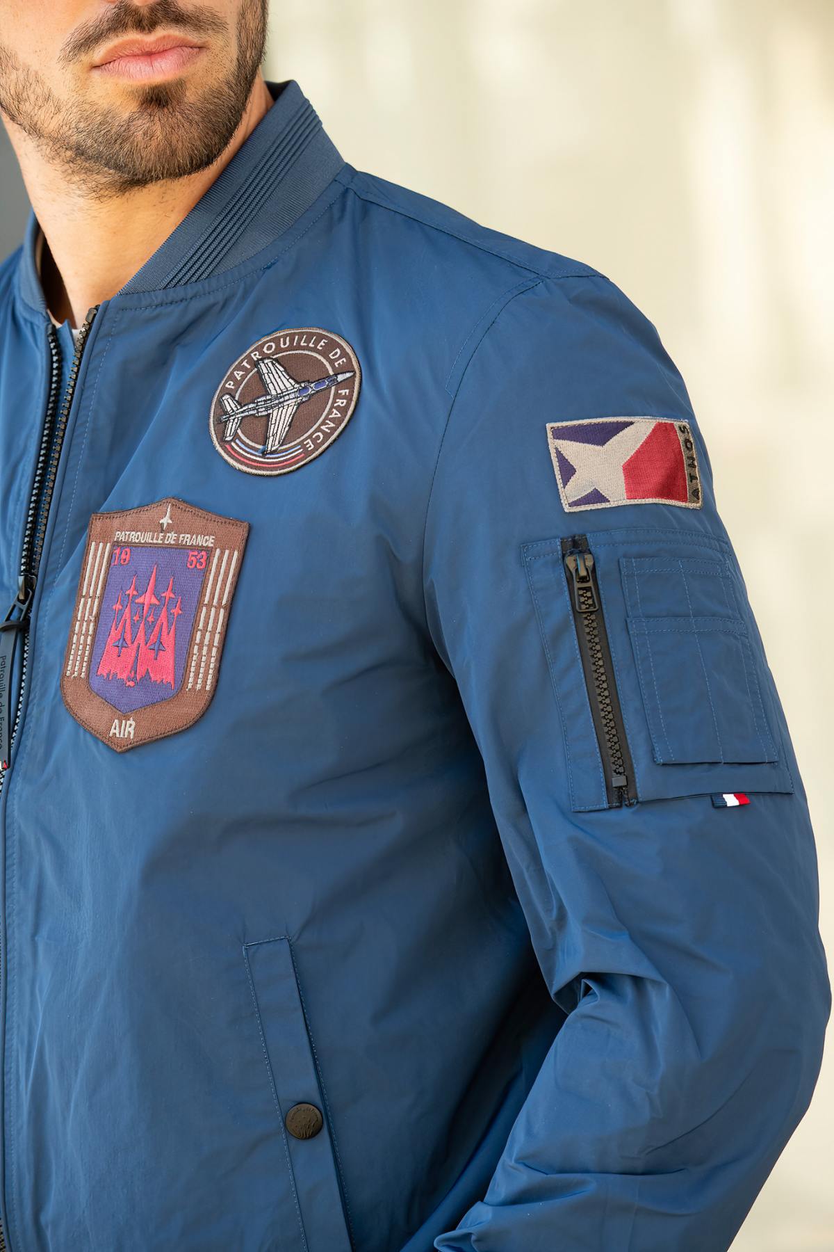 Ocean blue textile jacket with Patrouille de France patches - Image n°4