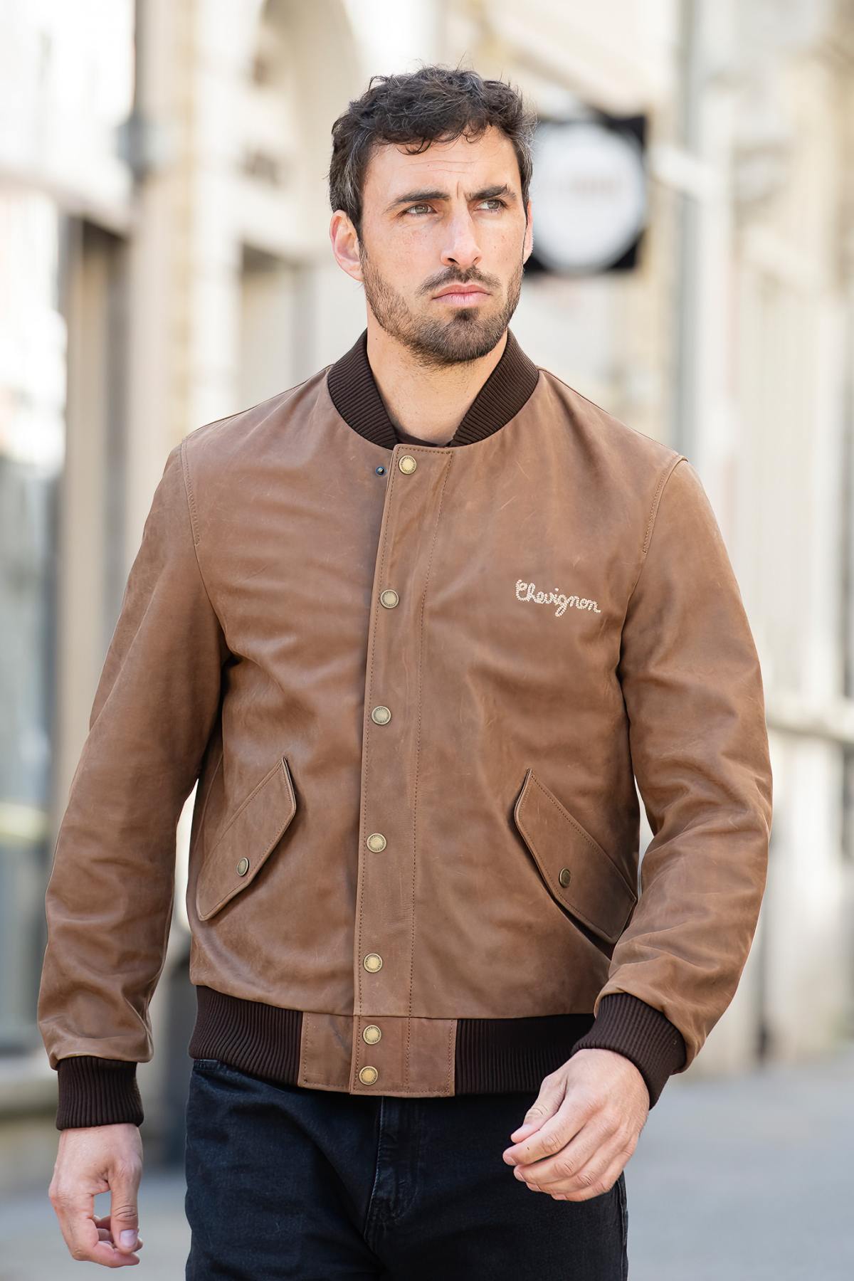 Elegant caramel-colored leather teddy jacket with embroidery - Image n°4