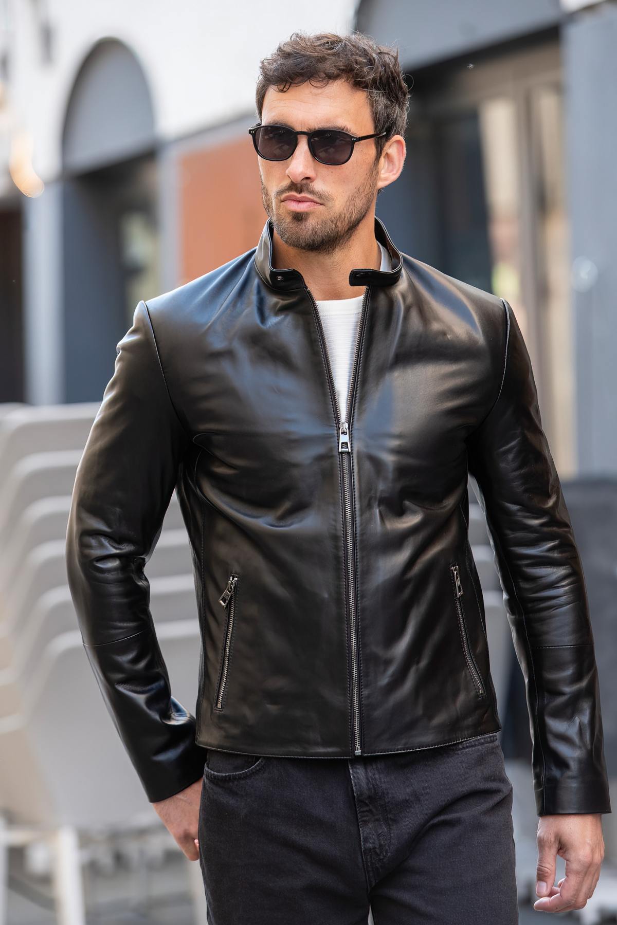 Chic and sleek black glossy leather biker collar jacket - Image n°2