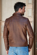 Slim-fit sheepskin jacket in rich brown, shirt collar, aged finish. - Image n°4