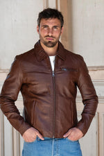 Slim-fit sheepskin jacket in rich brown, shirt collar, aged finish. - Image n°6