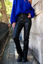 Women's black leather trousers with zip pockets - Image n°5