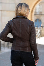 Women's brown nubuck biker jacket, slim fit for spring and summer. - Image n°3