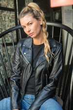 Serge Pariente's black lambskin jacket: slim, lightweight, timeless. - Image n°1