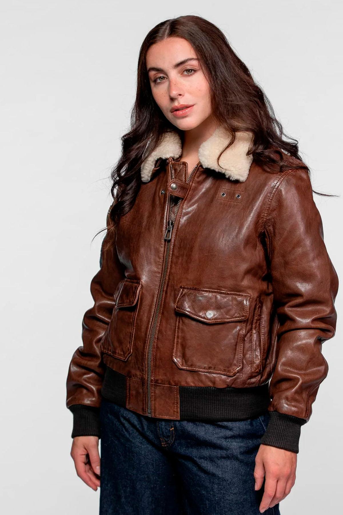 Warm, tailored lambskin aviator in dark cognac with fur collar. - Image n°11