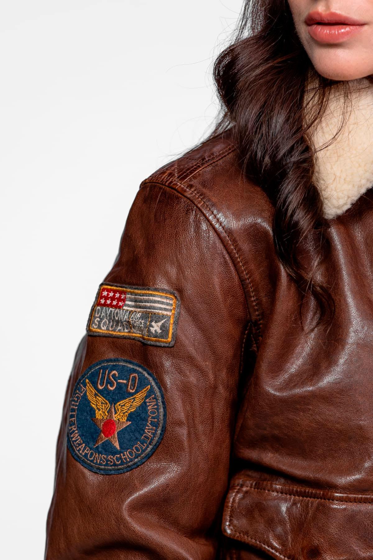 Warm, tailored lambskin aviator in dark cognac with fur collar. - Image n°9