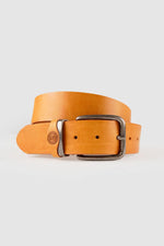 Hazelnut-colored leather belt - Image n°1
