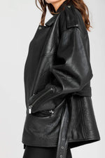 Trendy oversized black leather jacket for women - Image n°4