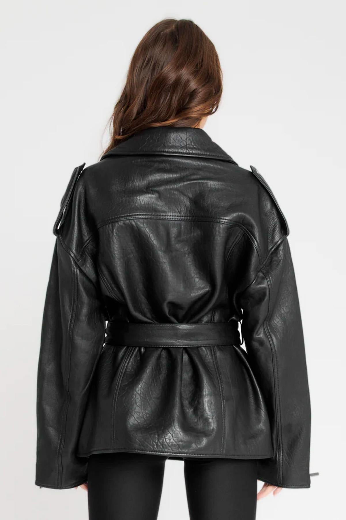Trendy oversized black leather jacket for women - Image n°2