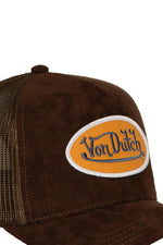 Brown velvet-effect cap with logo badge - Image n°4