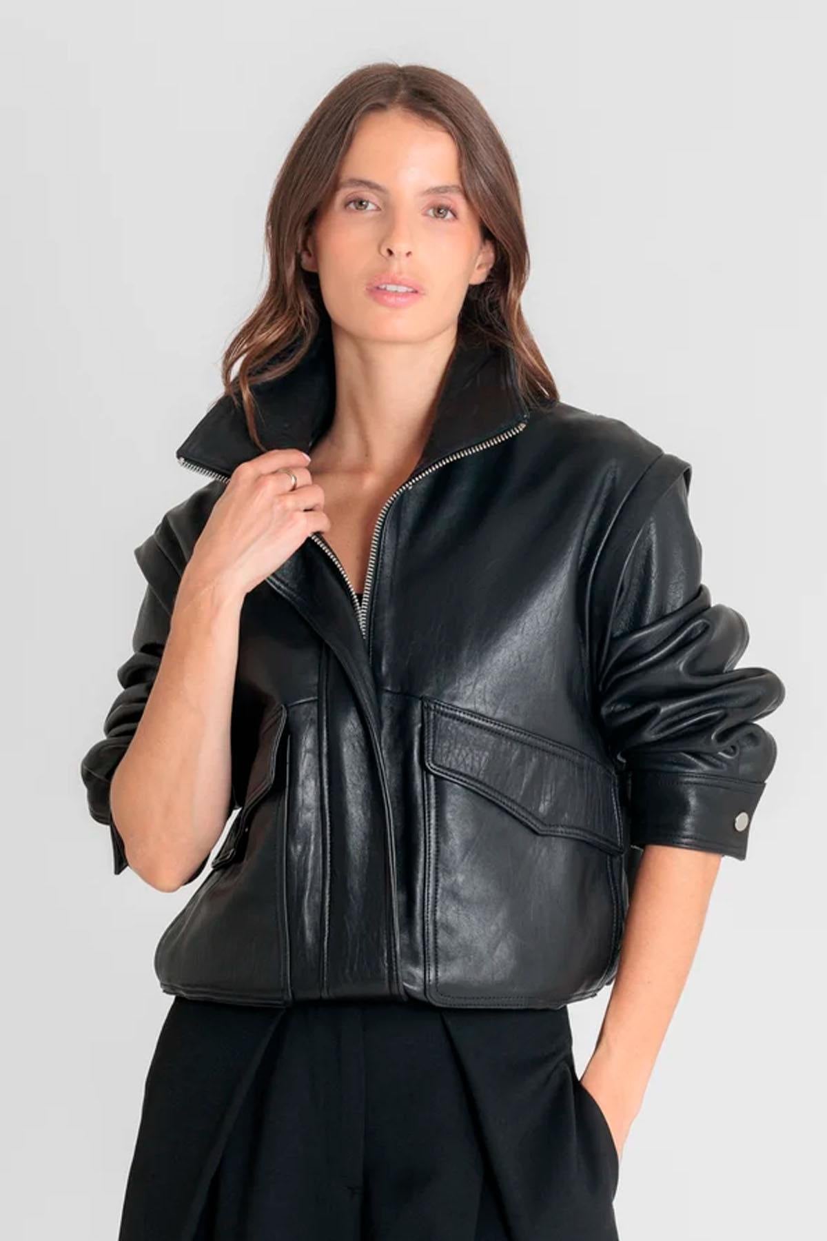 Oversized black leather jacket with detachable sleeves - Image n°1