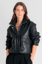 Oversized black leather jacket with detachable sleeves - Image n°7