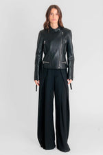 Modern black leather biker jacket for women - Image n°2