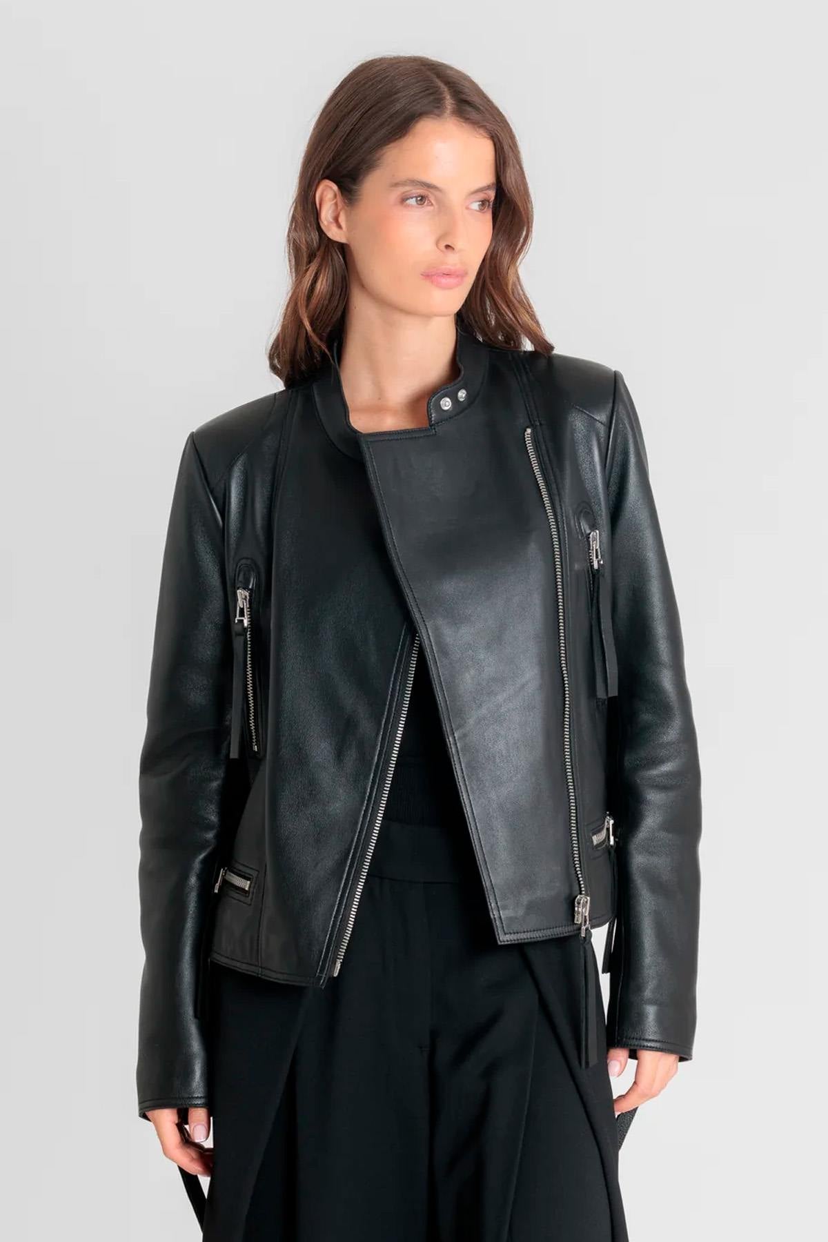 Modern black leather biker jacket for women - Image n°3
