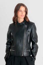 Modern black leather biker jacket for women - Image n°7