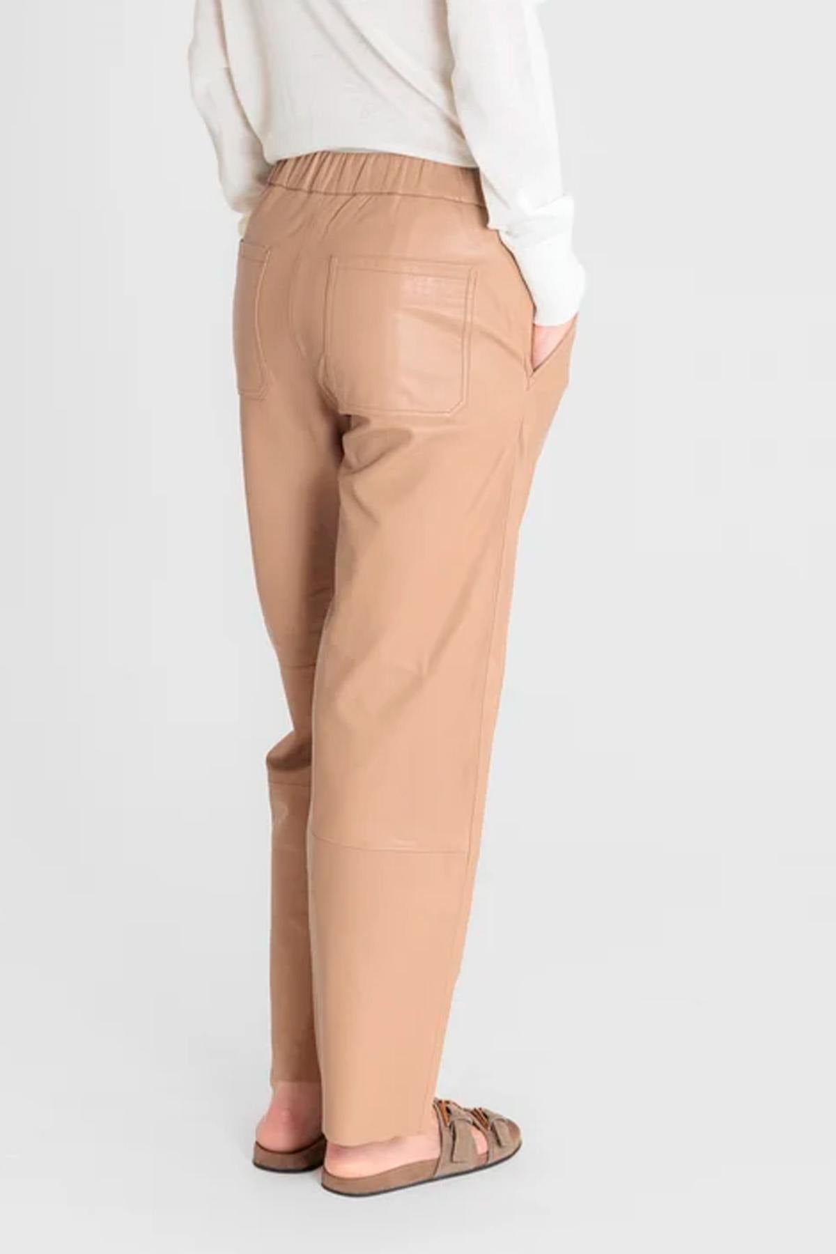 Sand-colored leather trousers with elasticated waistband - Image n°5