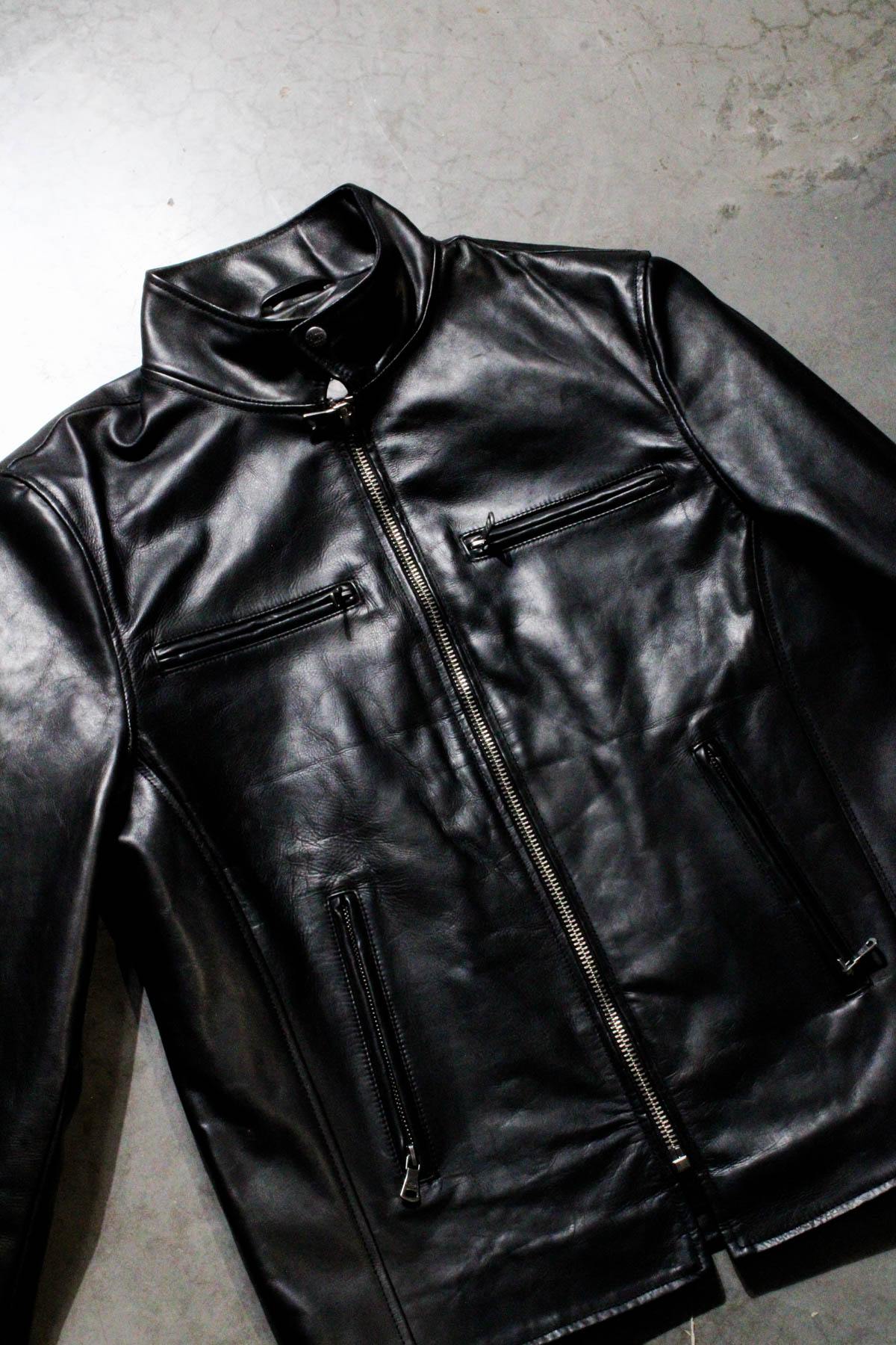 Buco J-100R leather jacket - black Napa, clean café racer lines - Image n°2