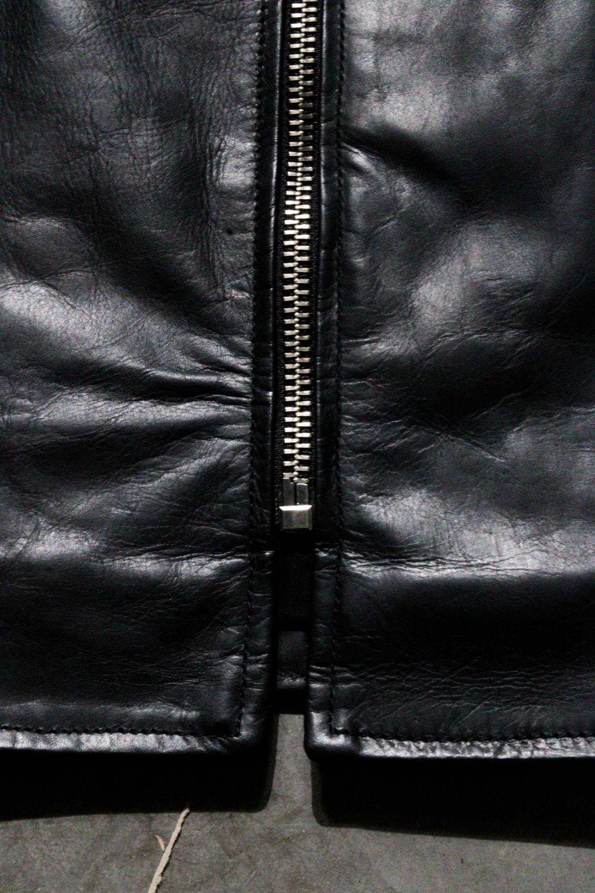 Buco J-100R leather jacket - black Napa, clean café racer lines - Image n°4