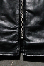 Buco J-100R leather jacket - black Napa, clean café racer lines - Image n°4