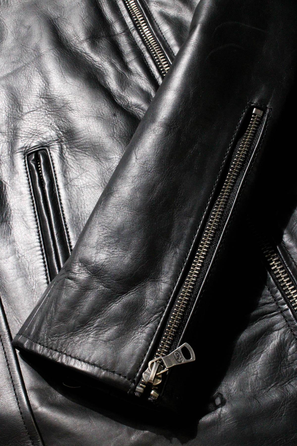 Buco J-100R leather jacket - black Napa, clean café racer lines - Image n°6