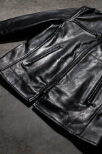 Buco J-100R leather jacket - black Napa, clean café racer lines - Image n°7
