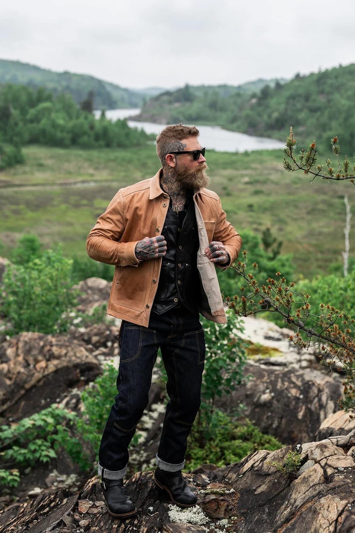 Master jacket in a faded beige-cognac finish - Image n°12