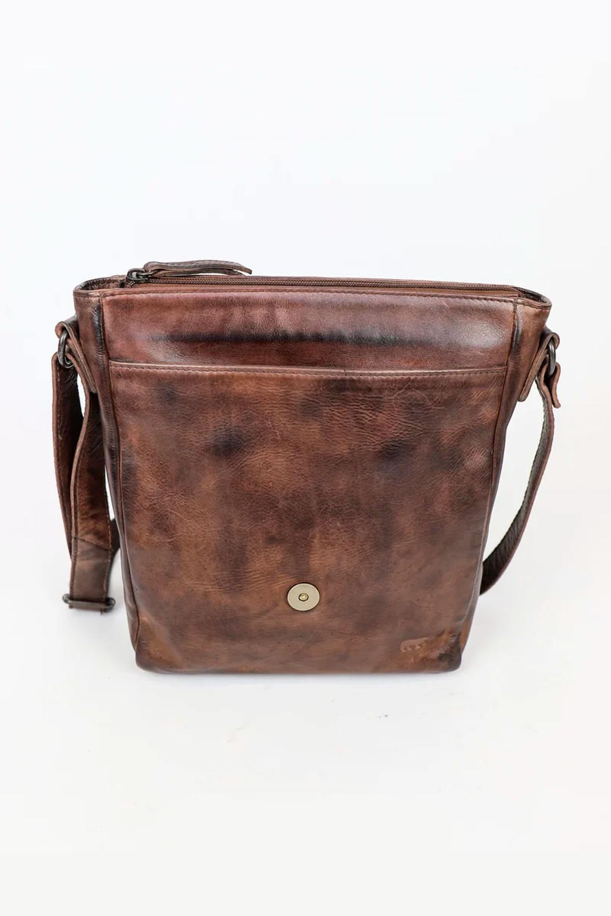 Brown oiled cowhide crossbody bag - Image n°5