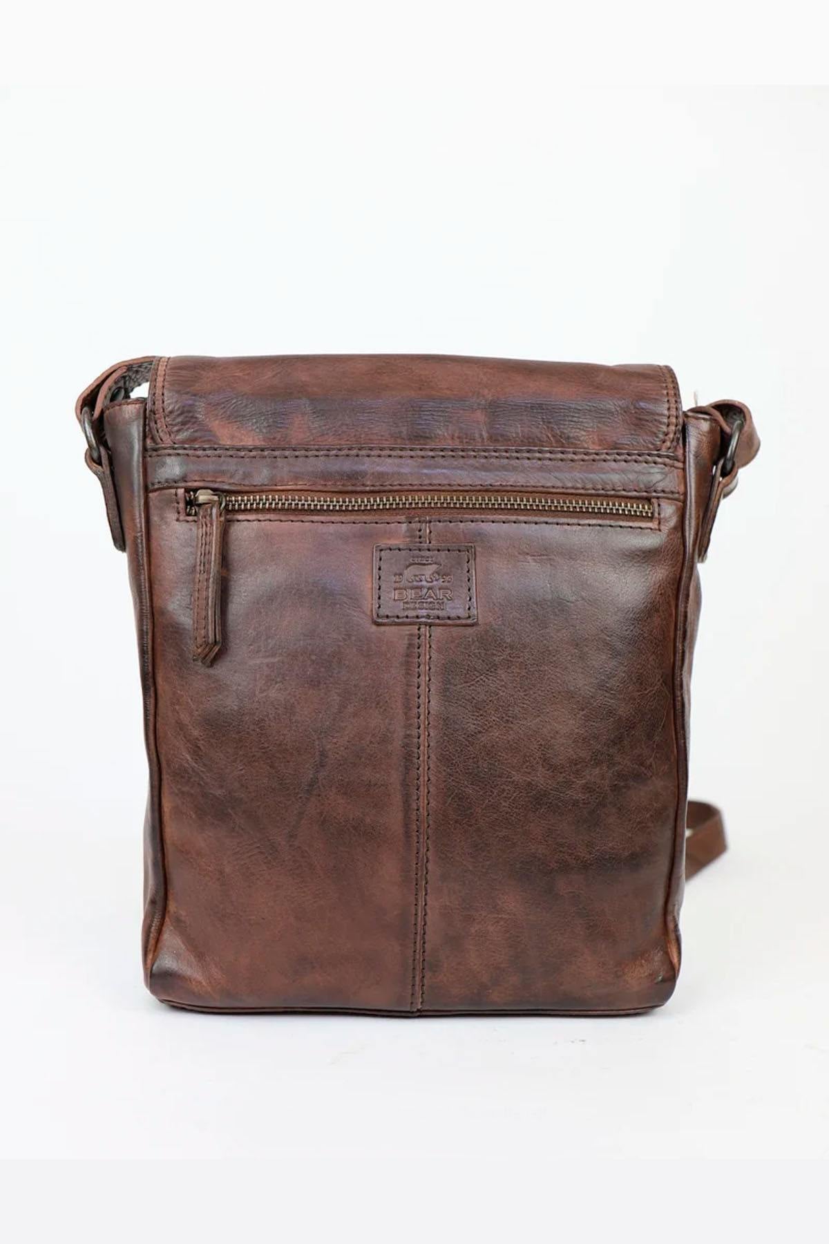 Brown oiled cowhide crossbody bag - Image n°3