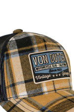 Check-pattern cap with a yellow and navy blue badge - Image n°4