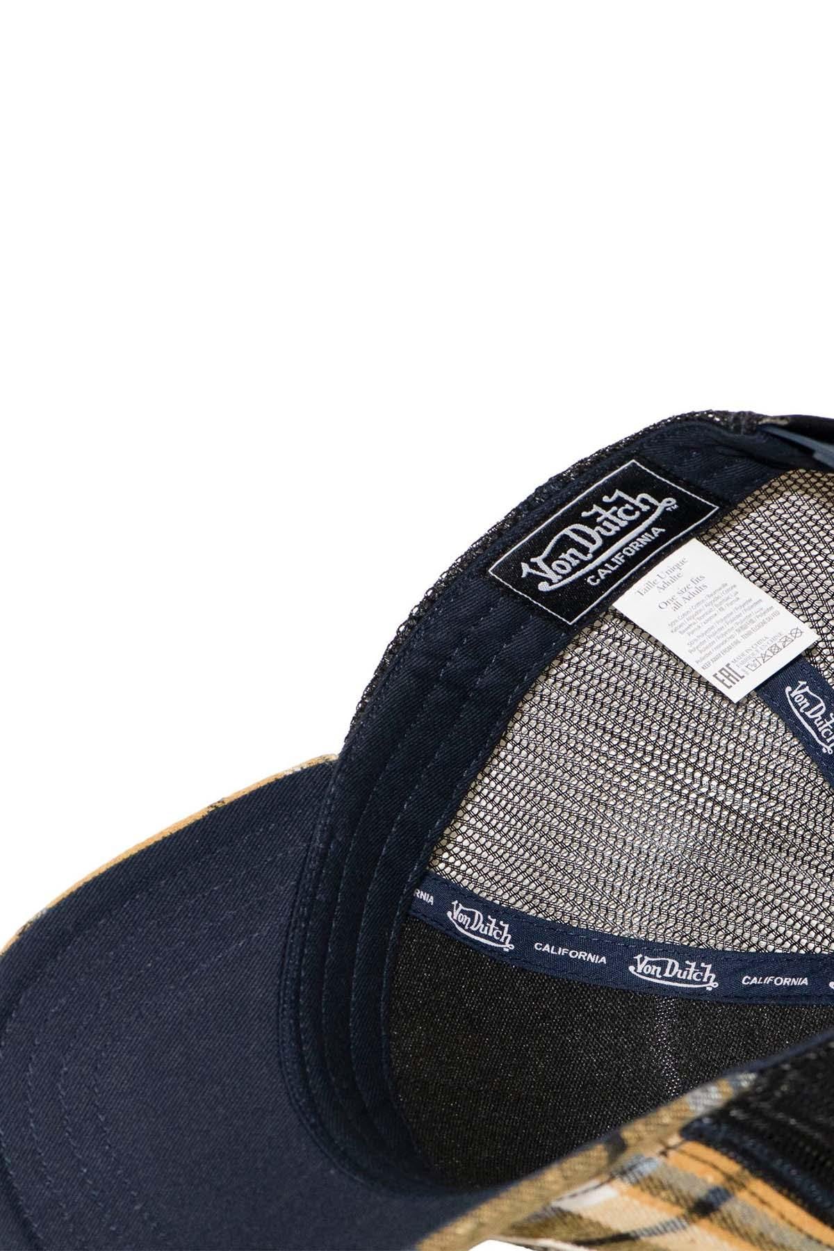 Check-pattern cap with a yellow and navy blue badge - Image n°6