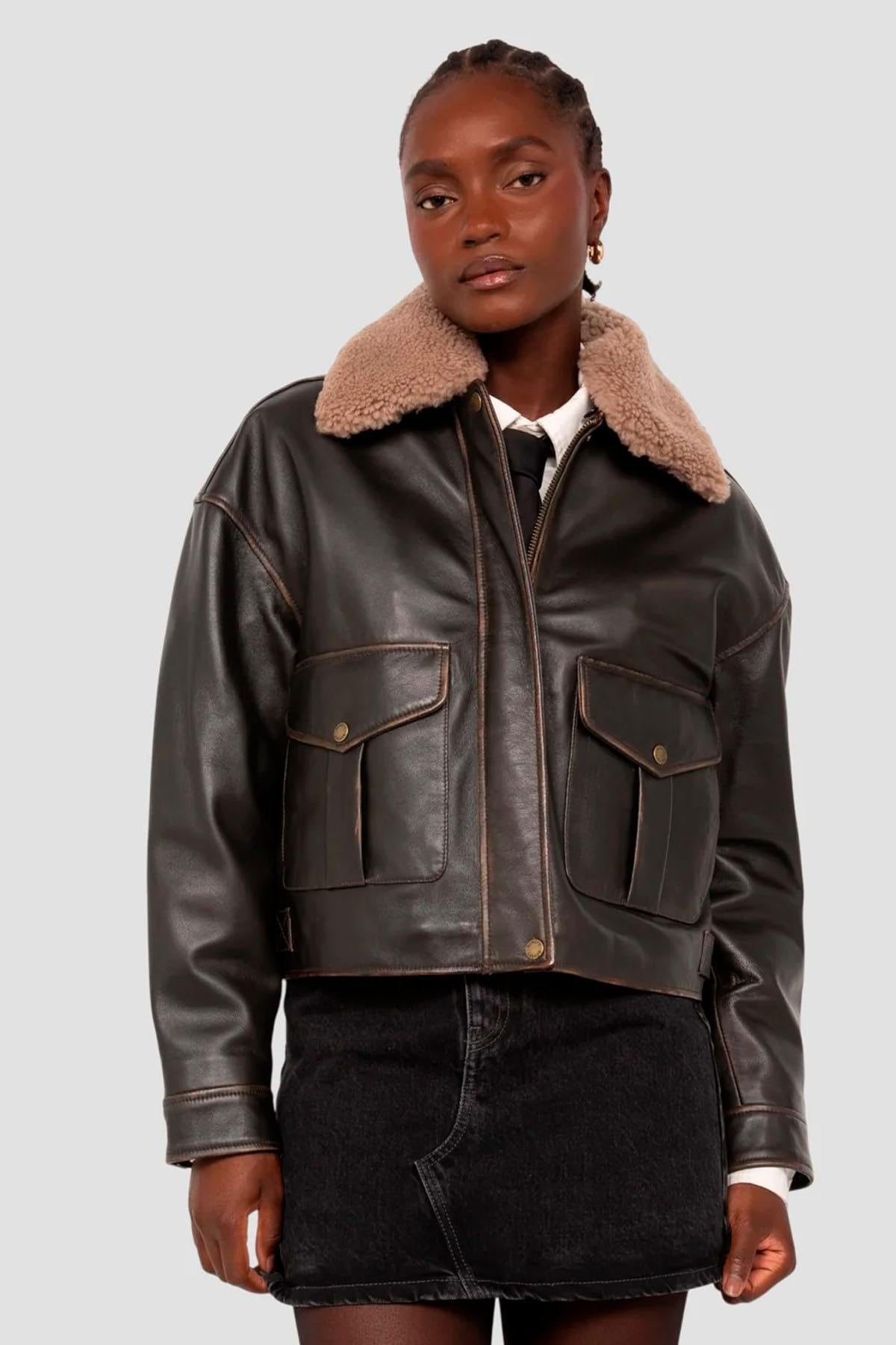 Short dark brown leather aviator jacket with a vintage look - Image n°1